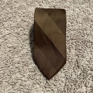 Austin manor brown tie